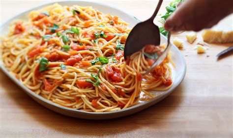 Spaghetti With Fresh Tomato And Basil Sauce Recipe