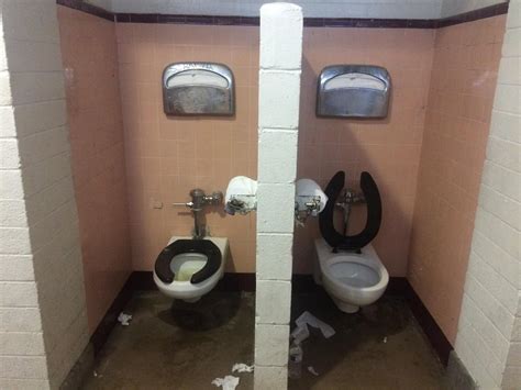 This Multi User Restroom Without Stall Doors Crappydesign