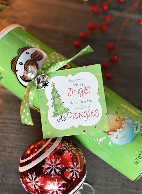 Be sure to click on the link to visit the original source for more photos and the full tutorials. Funny Christmas Gift Idea with Pringles - Fun-Squared