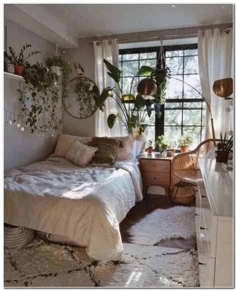 But just because you have you could paint it a different color than the rest of your room, use removable wallpaper to add a design, or hang a large blanket behind it for some textural. 65 ideas para dormitorios pequeños para 2020 ...
