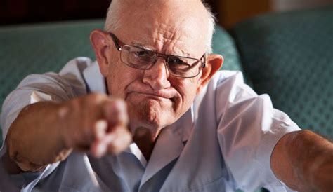 14 Ways Of Dealing With Aggressive Behavior In Dementia Dailycaring