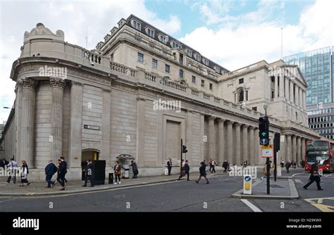 The Bank Of England Threadneedle Street City Of London Stock Photo