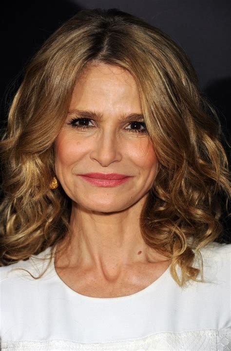 Kyra Sedgwick Medium Curly Hairstyle For Women Over Styles Weekly