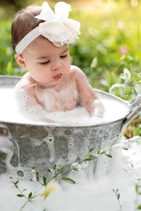 Baby Photography In Tin Wash Tub Naked Baby Photography Baby With Bow Savvy Kay Photography