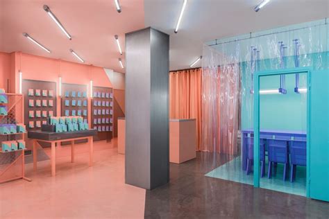 Gallery Of Doctor Manzanas Second Store Masquespacio 9 Retail Interior Store Interiors