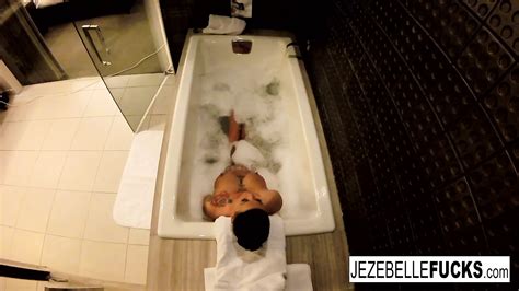 Jezebelle Bond Films Herself Taking A Bath Xhamster