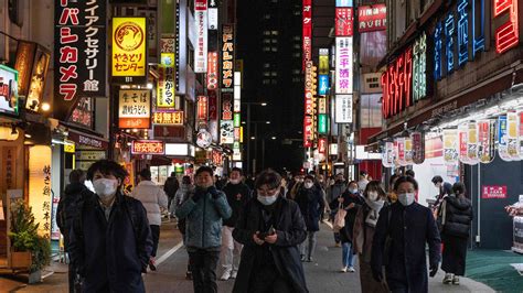 Packed With Tourists Japan Returns To Economic Growth The New York Times