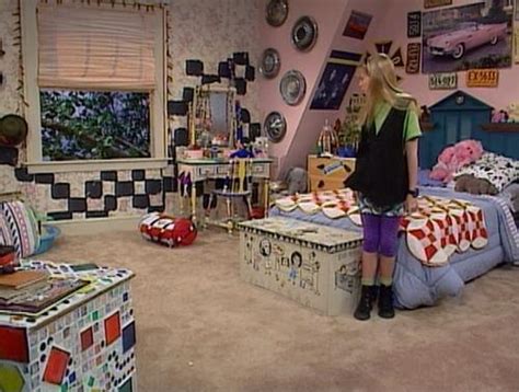 Whether used to divide rooms, block off a radiator, or simply meant for decoration, folding screens popped up in many '90s homes, including on the iconic tv. ibby My 90's Dream Home