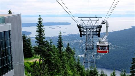 Grouse Mountains With Vancouver City Lhermitage Hotel