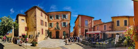Roussillon Village Coloré Au Cœur Des Ocres Dans Le Luberon