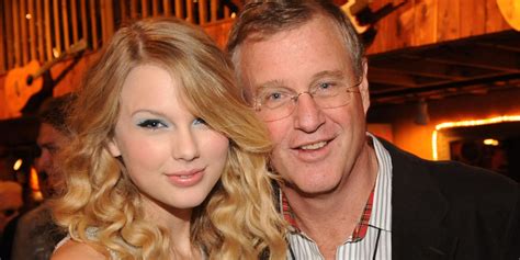 Taylor Swifts Dad Fights Off Burglar In Florida Penthouse