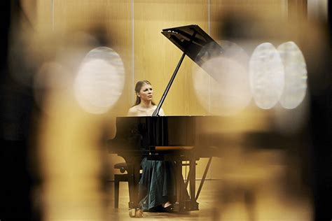 Elizaveta Frolova En Concert Pour Lajam Graigue