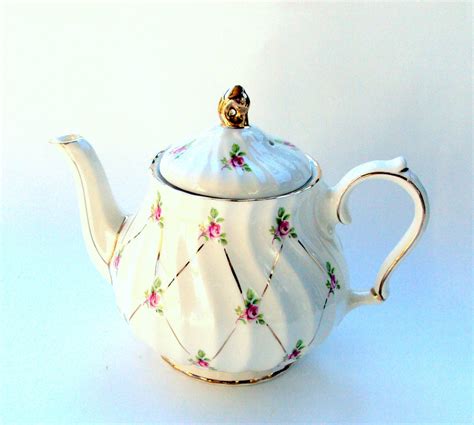 Vintage Sadler Teapot England Roses Pattern 3632 22k Gold