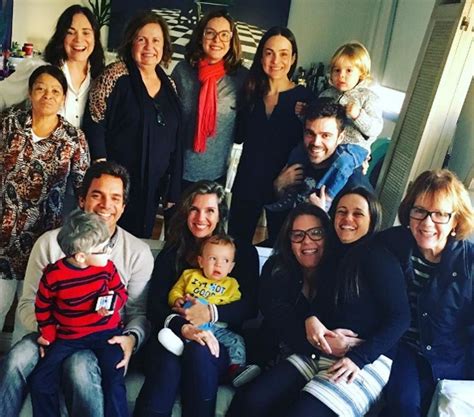 Eles permaneceram juntos até o ano seguinte. Regina Duarte reúne filhos, nora Regiane Alves e netos em ...