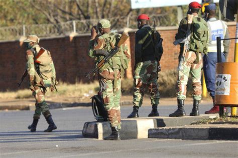 Scores Of Zimbabwe Protesters Arrested Military In Streets Ap