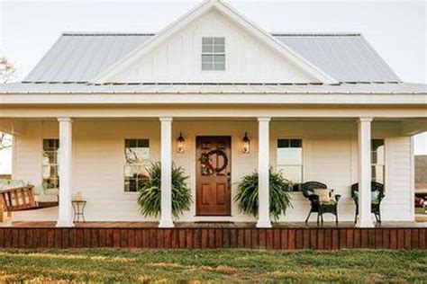 35 Elegant White Farmhouse Design Ideas To Give Beautiful Look Farmhouse Design Farmhouse