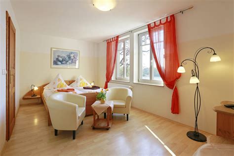 Die ferienanlage elsenhöhe ist kein hotel, sondern ein ferienwohnungdomizil, das direkt am schwarzen see in 16837 flecken. Ferienwohnung mit 1 Schlafzimmer - Haus Elsenhöhe