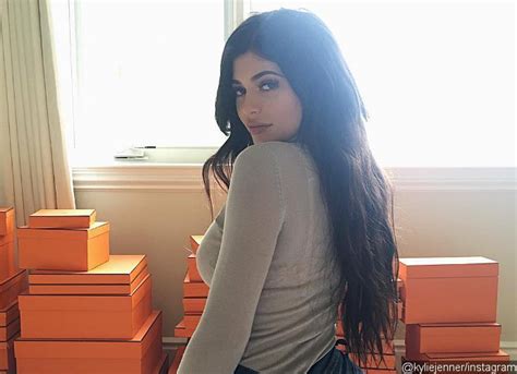 Kylie Jenners New Photoshop Fail Star Is Accused Of Altering Her Butt In New Pic