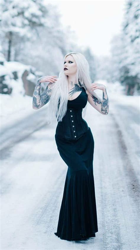 Gothic Gowns Goth Chic Tattoed Women Goth Look Goth Women Goth Beauty Sensual Cybergoth