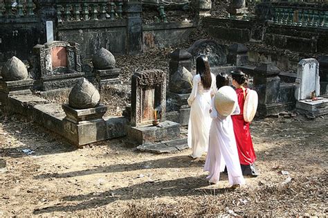 Tết thanh minh là một trong những ngày lễ cổ truyền có giá trị văn hóa và tinh thần nhân văn sâu sắc của người á đông. Tết thanh minh 2020 là ngày nào | TET THANH MINH là gì?