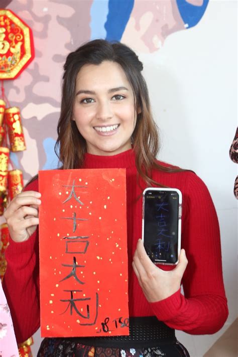 陳楨怡（英語： celina harto ，1996年12月6日 －) ，現為香港女藝人及《2020年度香港小姐競選》亞軍，現為無綫電視經理人合約藝員，她曾是一位實習室內設計師。 港姐即席揮毫 鬼妹仔謝嘉怡竟然最有信心!｜即時新聞｜繽FUN星網｜on.cc東網