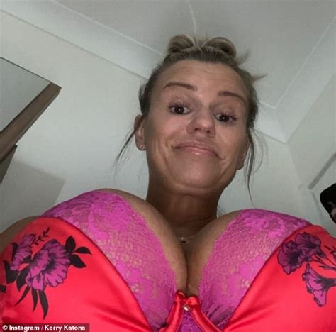 Kerry Katona Reveals Shes Having A Breast Reduction Because Her Cleavage Is Bigger Than Her