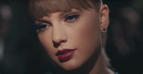 taylor swift debuts delicate music video chicago tribune