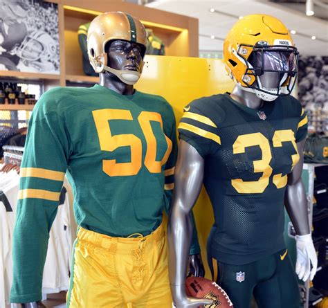 Green Bay Packers Introduce 50s Classic Uniform As Throwback