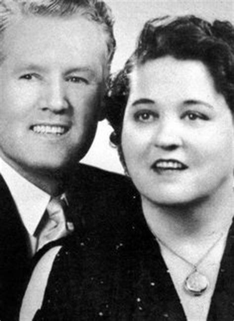 We regularly add new gif animations about and. Obituary of Gladys Presley. Crazy how he and his mother ...