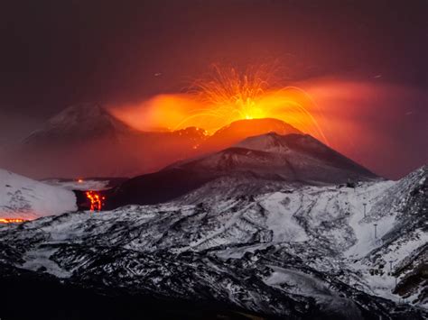 Tanıtım toplantısı & yangın seminerleri. Mount Etna Eruption: Sicilian Volcano Erupts at Night ...