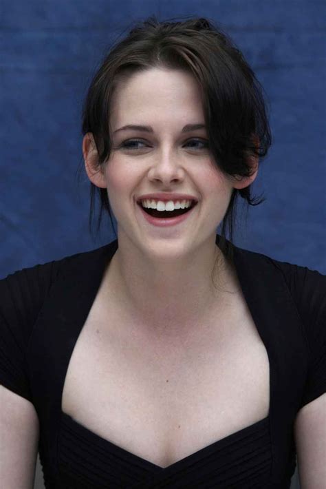 Kristen Stewart Smiling Pictures Funny Twilight Pics Hottest Female