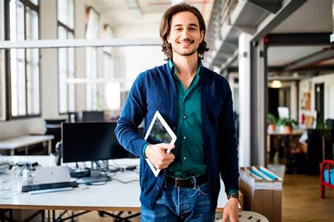 El programa jóvenes construyendo el futuro ha abierto su registro para los nuevos aprendices que recibirán 4 mil 310 pesos mensuales. 1️⃣ Jóvenes Construyendo El Futuro - Fórmula PYME