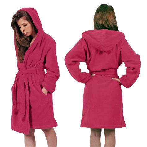 Homedress vous propose des peignoirs, des pyjamas et d'autres accessoires avec la possibilité de. Peignoir femme en velours personnalisé avec le prénom