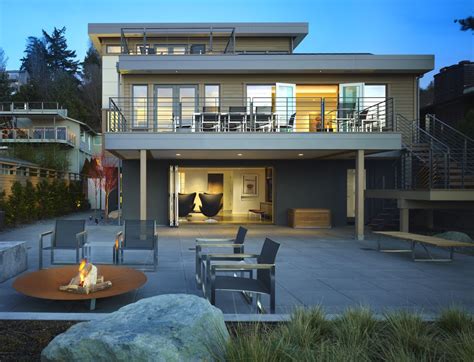 An Expansive Seattle Home With Waterfront Views