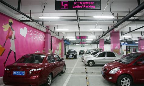 Chinese Shopping Malls Installing Women Only Pink Ladies Parking Zones