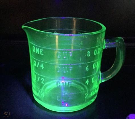 Vintage Green Vaseline Glass Uranium Anchor Hocking Spout Measuring Cup