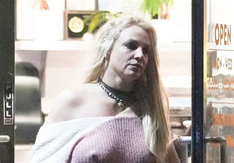 Britney Fotografiada Comprando Pollo Frito UPDATES Farandulista