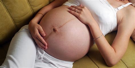 Linea Nigra The Line That Develops On Your Stomach In Pregnancy