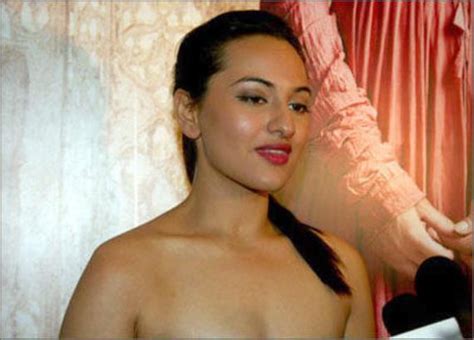 Pix Sonakshi Sinha Shows Deep Cleavage Sonakshi Sinha Topless Showbiz Bites