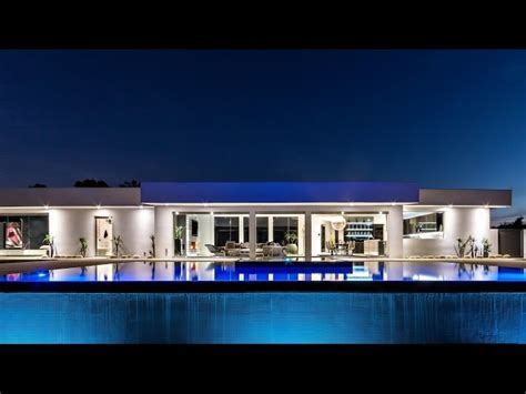 Exceptional Sophisticated Contemporary Luxury Residence In Beverly