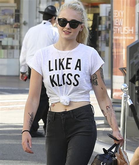 Top 5 Hottest Looks Of Sophie Turner In Crop Tops Iwmbuzz