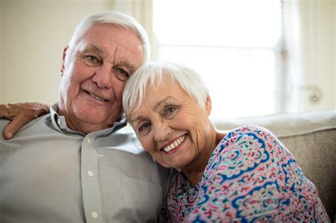 A Parents Guide To Visiting A Loved One With Dementia By Senior Star