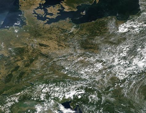 Neue Bilder: Dürre in Deutschland aus dem Weltall zu erkennen ...