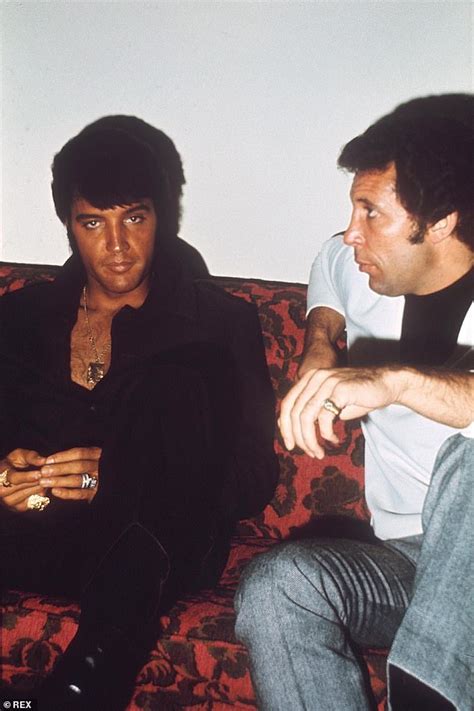 Und noch immer wünscht sich tom jones (80) nichts sehnlicher, als weiter jeden morgen neben ihr aufzuwachen. Sir Tom Jones zeigt, fiel er für die verstorbene Frau ...