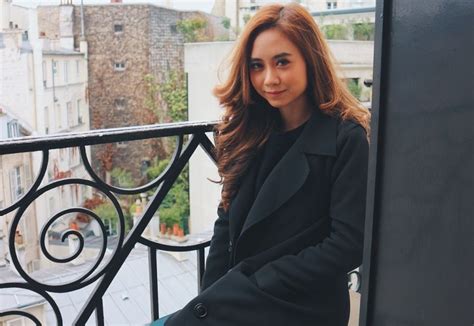 Menjadi cinta yang pertama memanglah sesuatu yang indah, namun lebih indah jika mampu menjadi cinta yang terakhir dalam hidupku. Tiada lagi foto bersama kekasih, Intan Najuwa akui putus ...