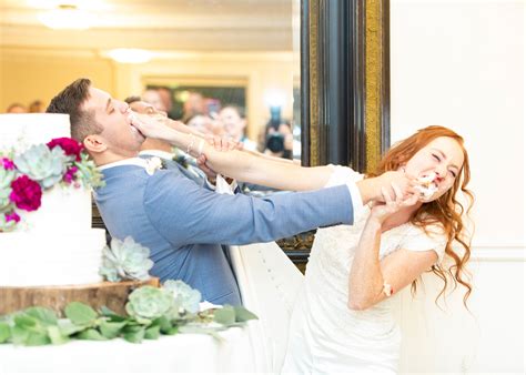 what s the deal with cake smashing after cutting your wedding cake savanna richardson photography