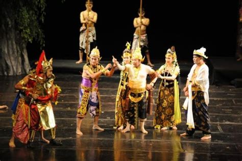 Contoh Teater Tradisional