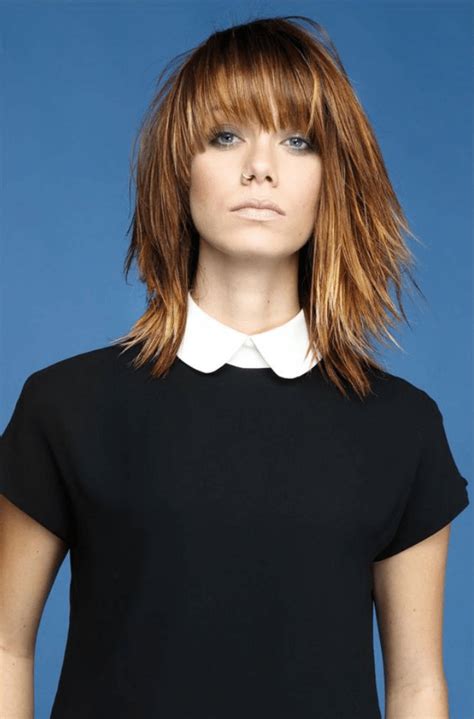 Funziona anche sui capelli mossi «sì, anche se i capelli e ricci e mossi prediligono tagli pieni, con il perimetro pari perché non intaccano la forma del questa tipologia di taglio va bene per qualunque tipo di capello. Tagli capelli scalati: consigli per i migliori look