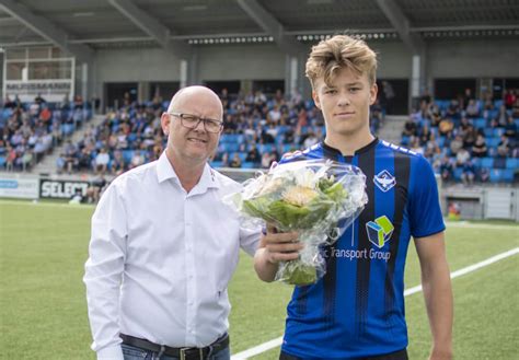 Divisionshold, som de seneste sæsoner har spillet på castus park i herfølge. HB Køge skriver med ung midterforsvarer - HB Køge