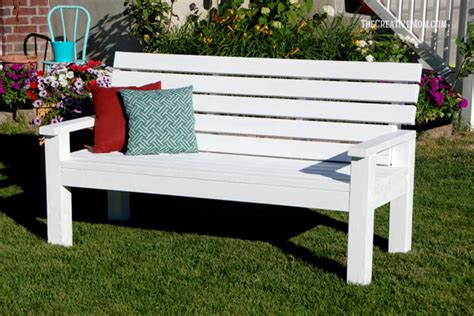 Our first contender is the famous anna white outdoor bench, built from 2x4's and 1x4's. Remodelaholic | 15+ Beautiful 2x4 Benches and Seating Ideas